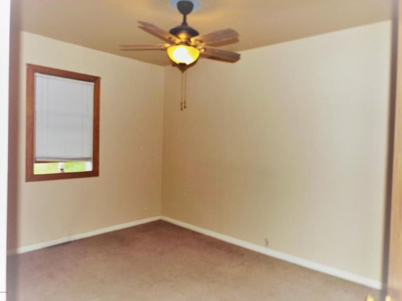 5th image of 1592 E Wilcox Ave