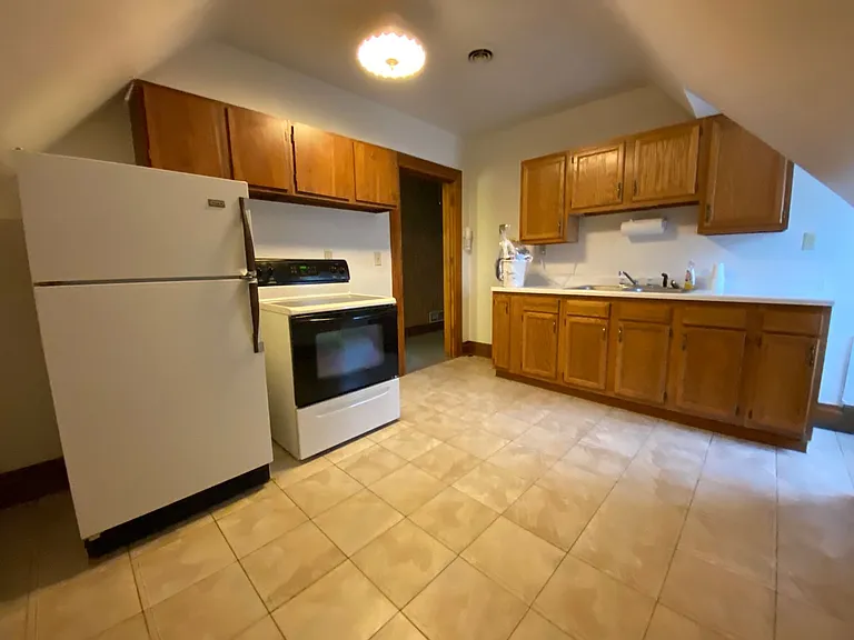 598 E Maiden St — Photo 12