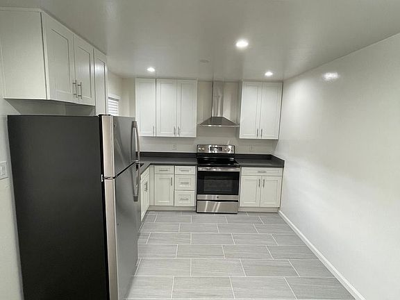 2nd image of 732 Commercial Ave
