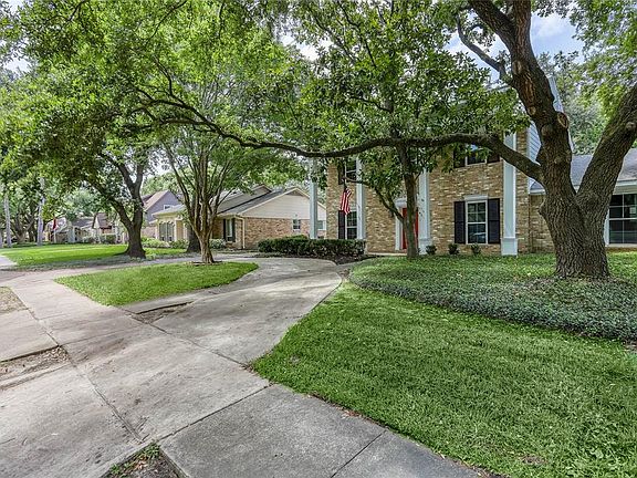 3rd image of 12430 Briar Forest Dr