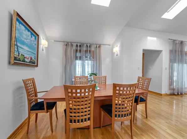 389 Mayfair Drive South image 13 of 17