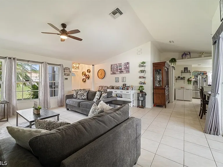1021 Alvin Ave — Photo 15
