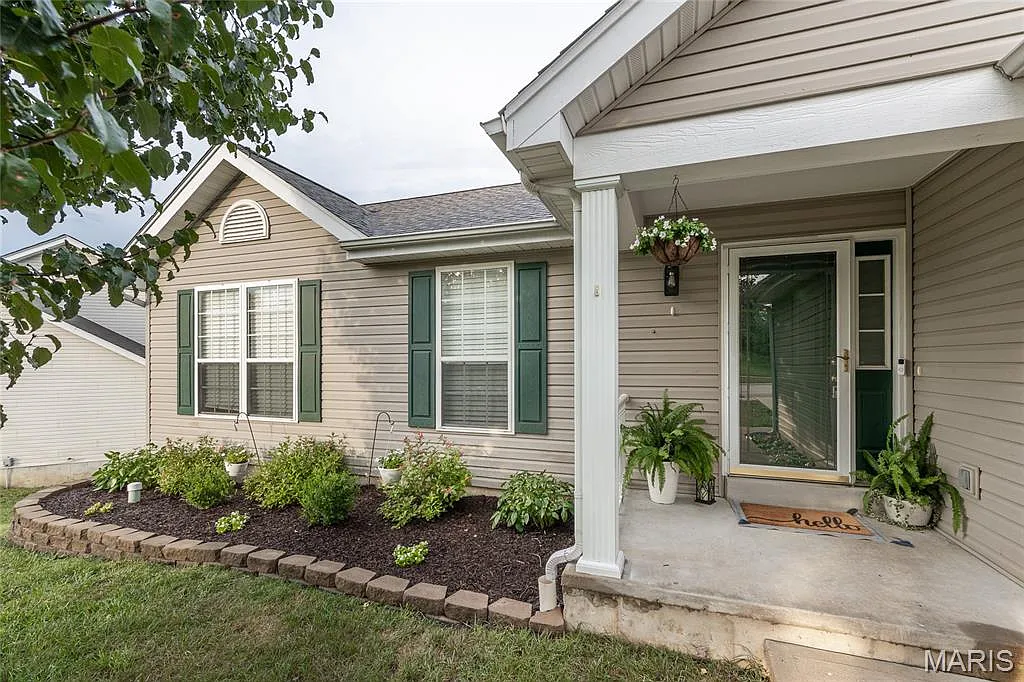 1024 Caleb Dr photo 1
