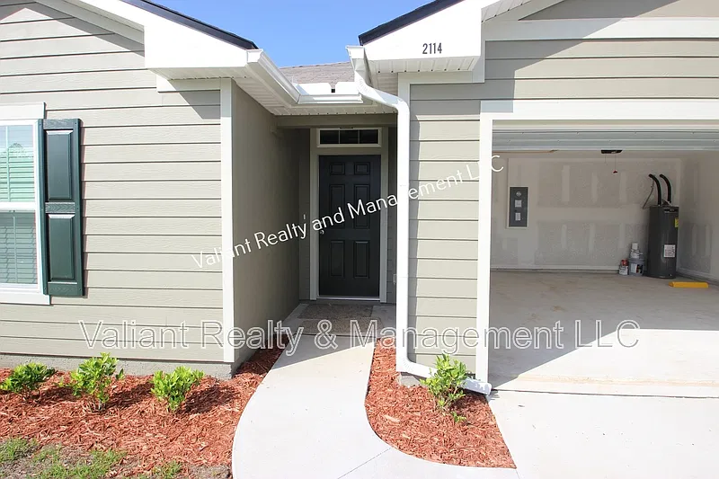 4 bed, 2.0 bath, 1698 sqft, $1,900 — Photo 3
