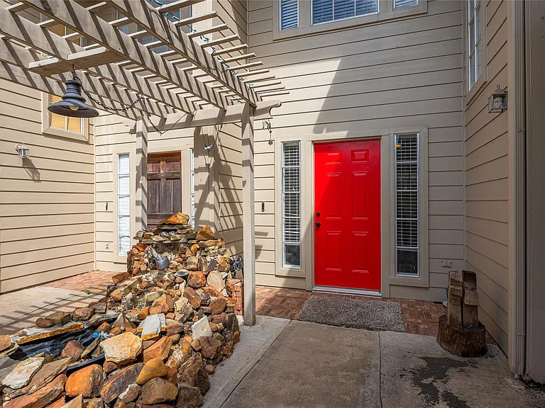 2060 Glencove Dr — Photo 6