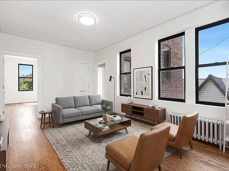 221 E 5th St #3 — Photo 1