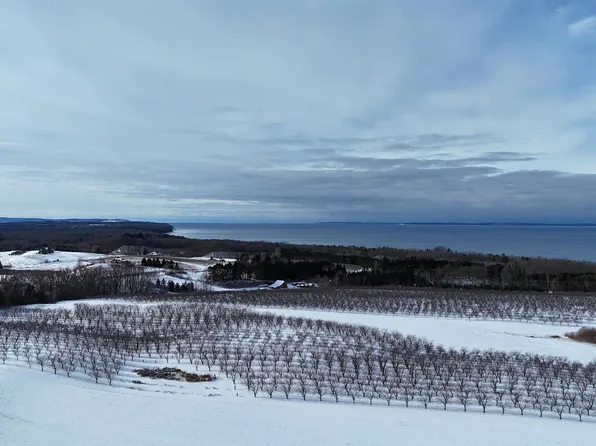 N Manitou Trl, Northport, MI 49670