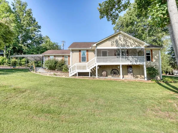 814 Beech Cove Dr, Hiawassee, GA 30546