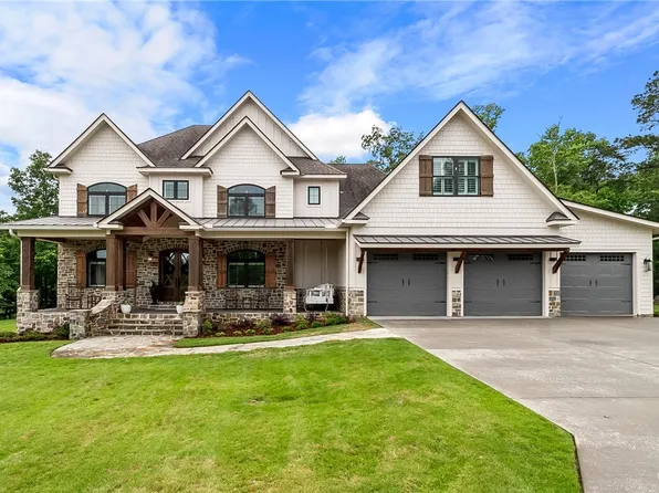 10300 Legacy Ln, Northport, AL 35475