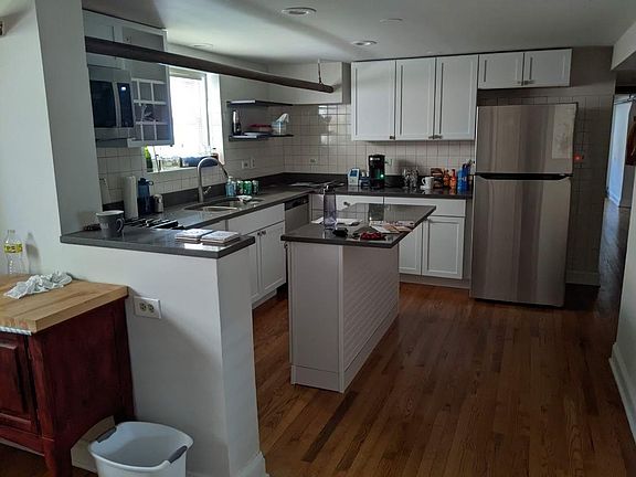 3rd image of 2021 W Farragut Ave