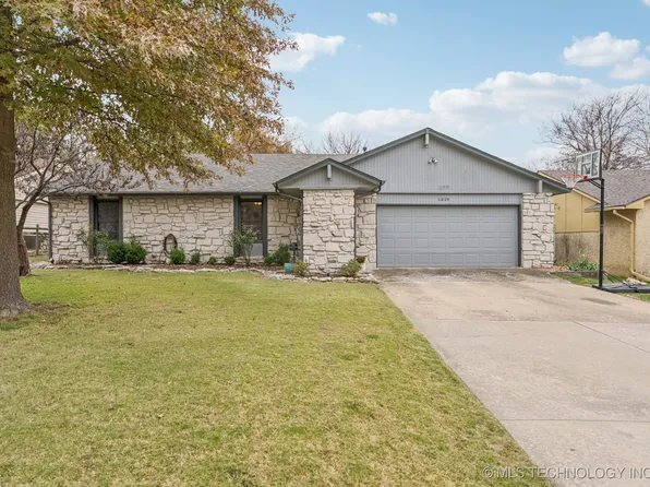 1029 W Queens St, Broken Arrow, OK 74012