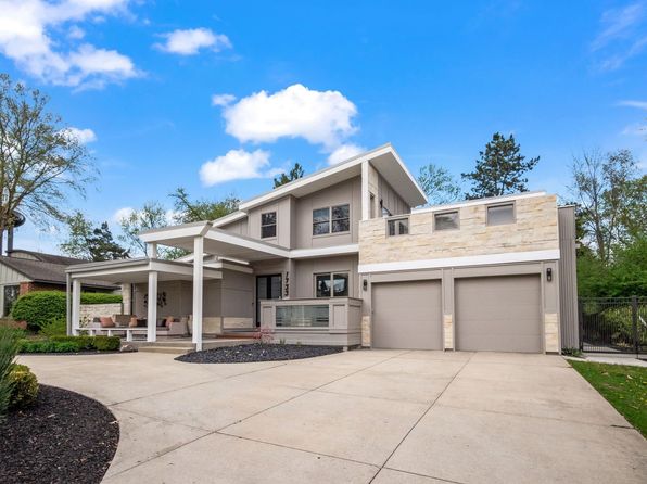 1733 Pembroke Rd, Birmingham, MI 48009