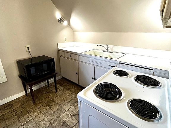 5th image of 1820 A St #4
