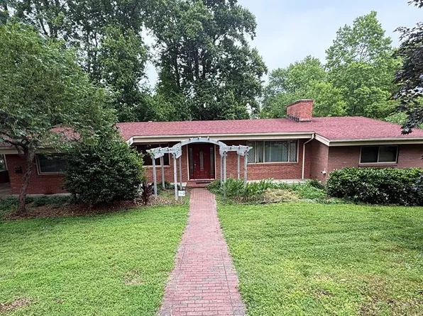 451 Hawthorne Dr, Danville, VA 24541