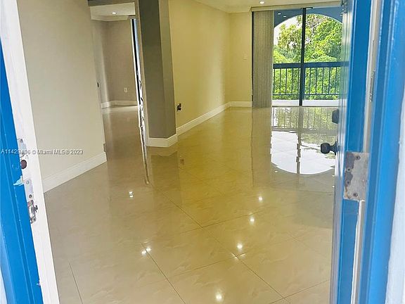 3rd image of 9460 Fontainebleau Blvd APT 530