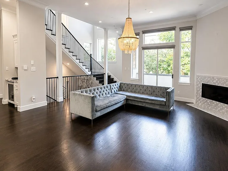 2211 Worthington St — Photo 11