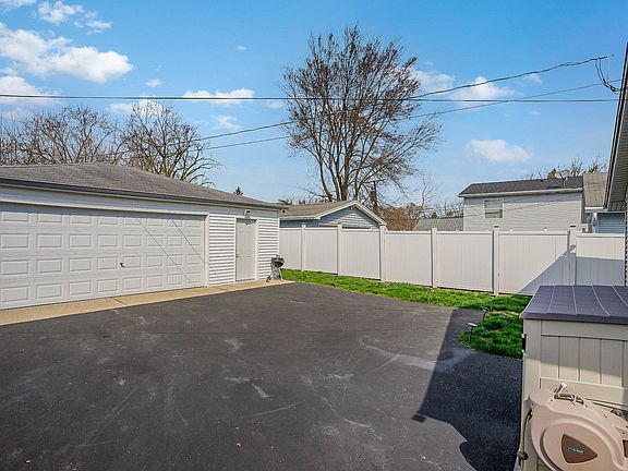 2nd image of 324 N Prospect Dr