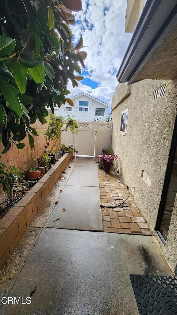 4 bed, 2174 sqft, $6,400 — Photo 4