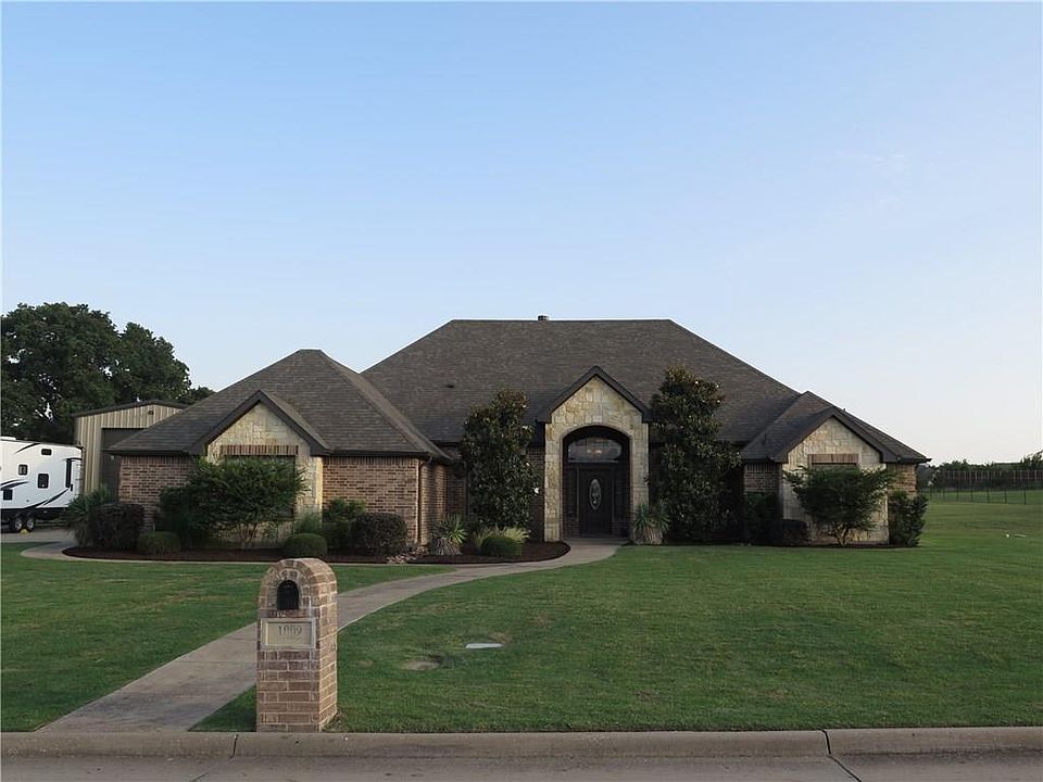 1st image of 1009 Heather Ct