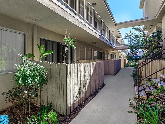 3rd image of 3910 Emerald St #113