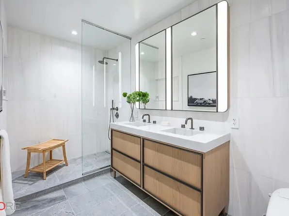 250 East 25th Street image 3 of 19