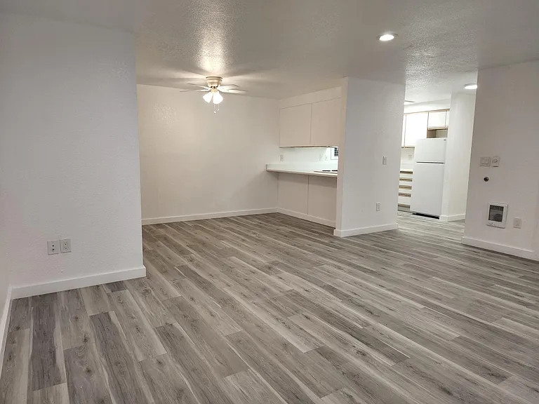 979 Plymouth Dr NE — Photo 6