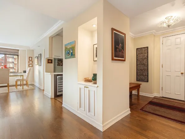 1441 Third Avenue image 2 of 9