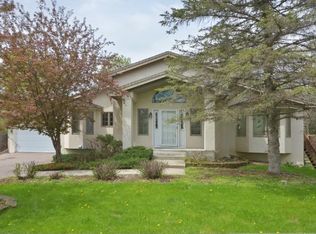 15750 N Hillcrest Ct, Eden Prairie, MN 55346