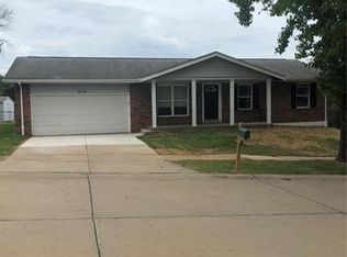 1618 Stocksdale Dr, Fenton, MO 63026