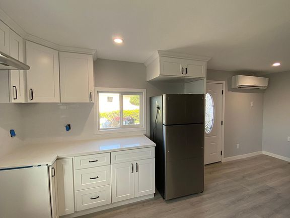 3rd image of 13808A S Catalina Ave