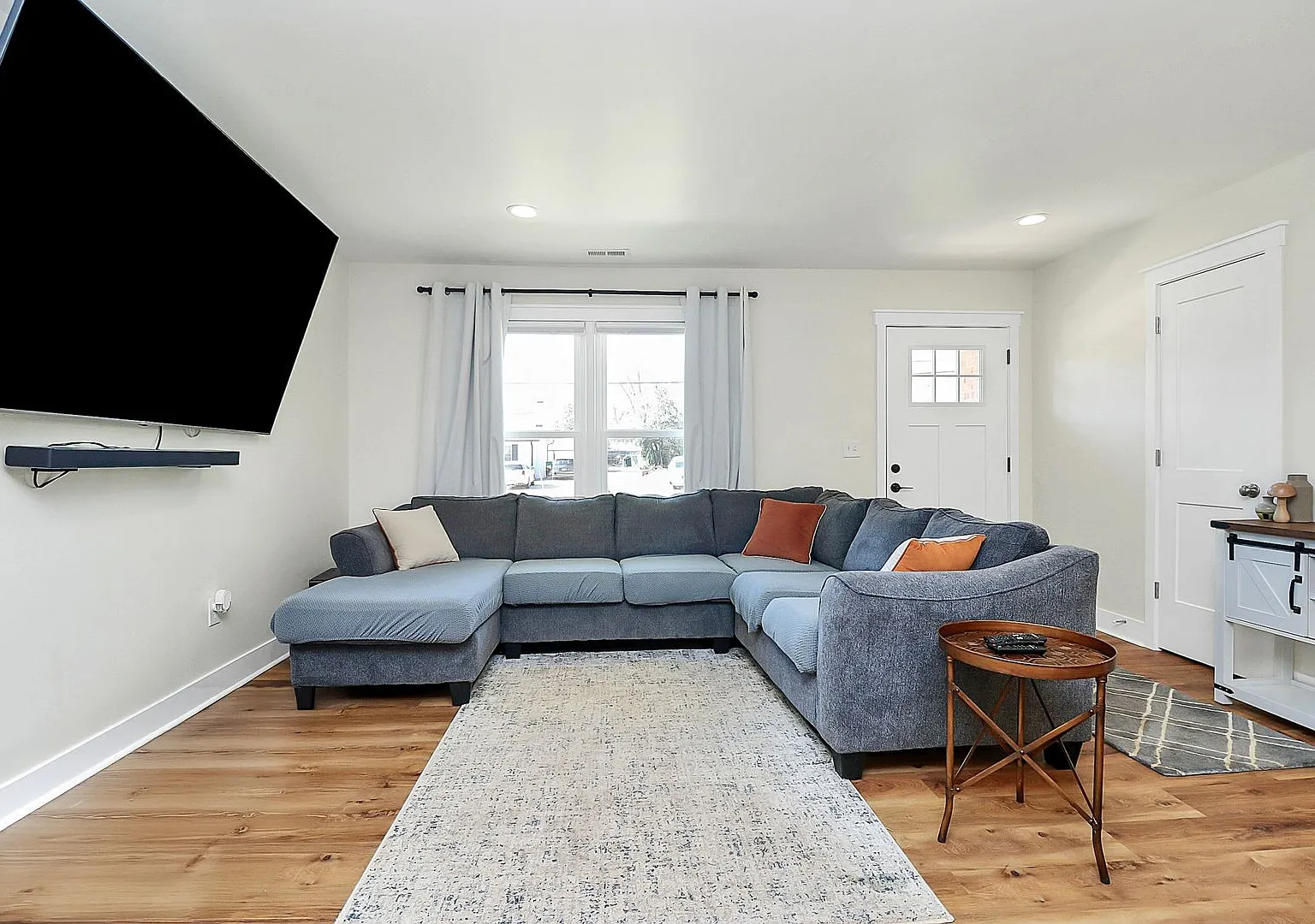Fully Updated & Furnished Gem in the Heart of Starmount! — Photo 3