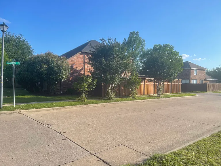 6609 Amesbury Ln — Photo 9