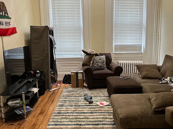 3rd image of 1324 Pine St APT 1