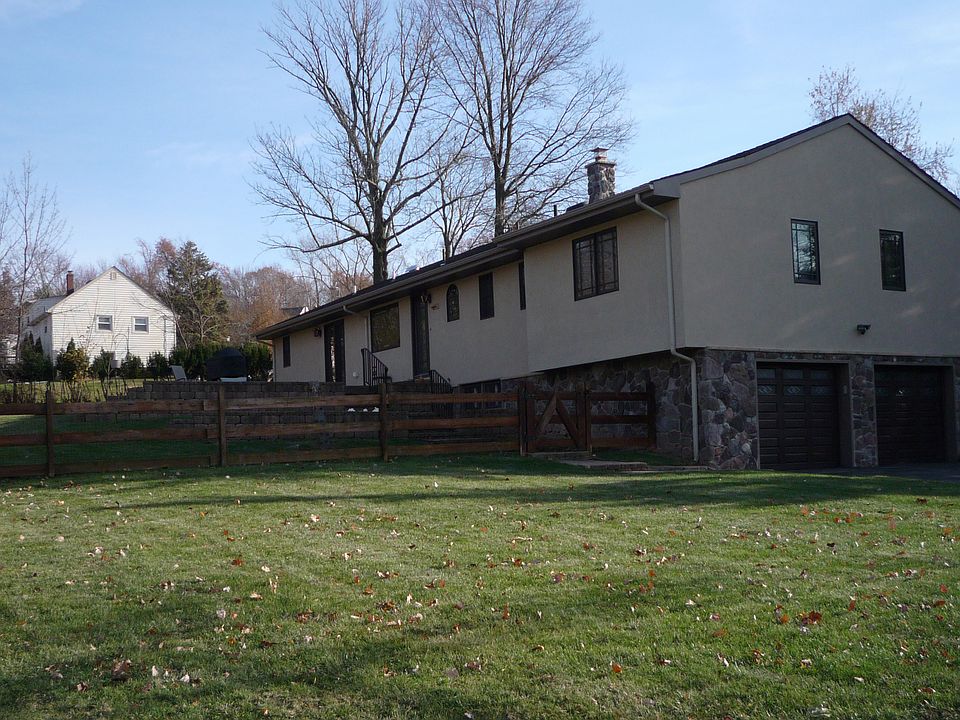 2nd image of 14 Ridge Ct