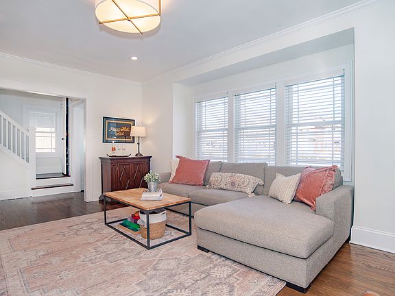 5th image of 14 Elmwood Ave