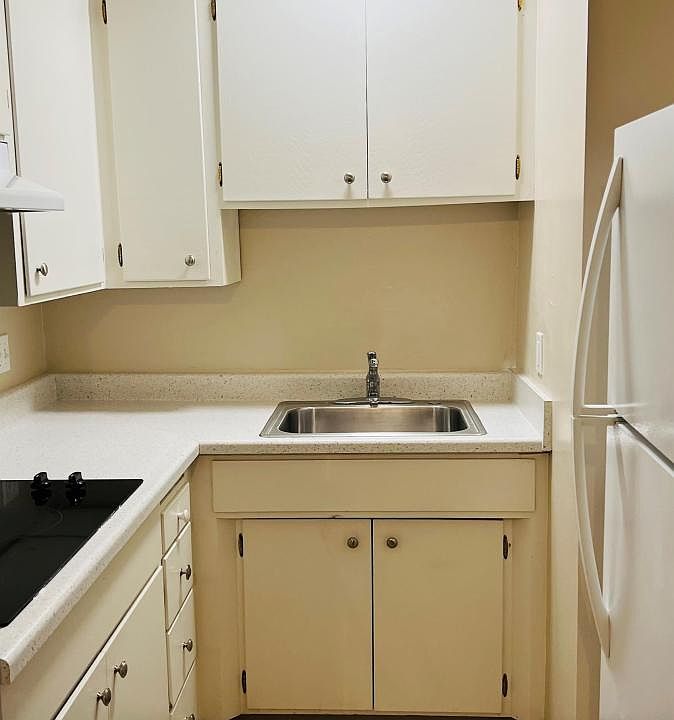 1st image of 3911 Hamilton Ave APT 9