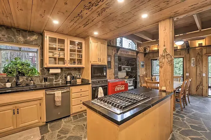 3 bed, 1977 sqft, $6,500 — Photo 3