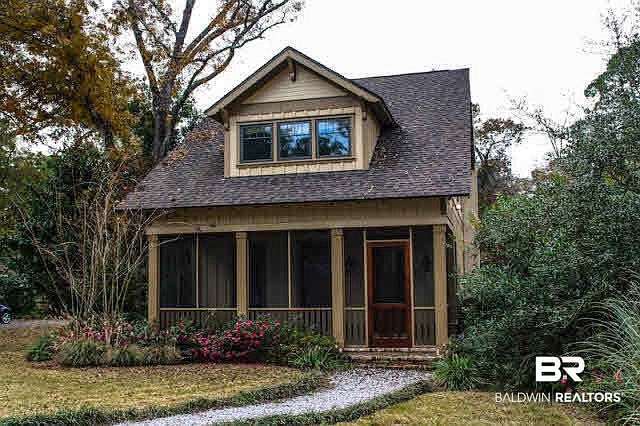 1st image of 124 Pecan Ave
