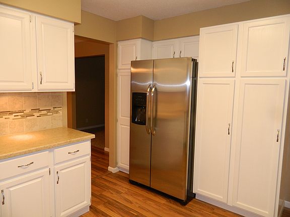 3rd image of 4300 Linden Dr
