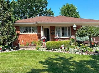 33041 Groth Dr, Sterling Heights, MI 48312