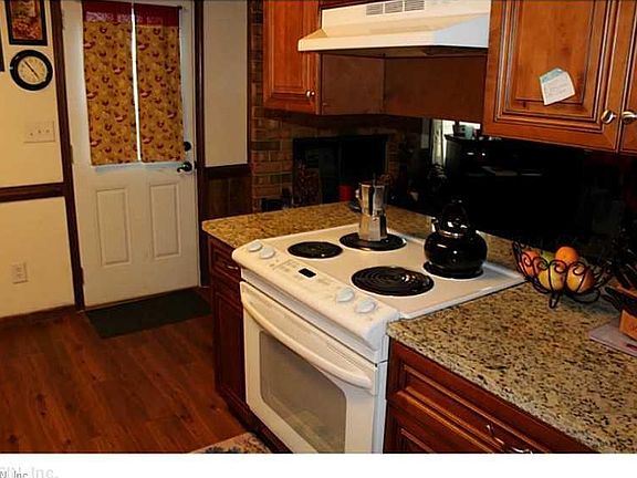 5th image of 1402 River Birch Run S