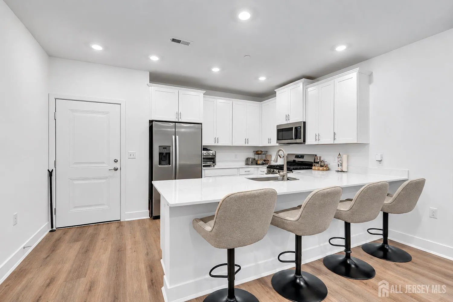 2 bed, 2.0 bath, $3,200 — Photo 1
