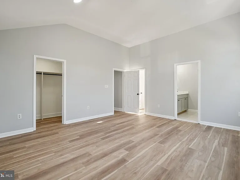 2500 S Eads St — Photo 21