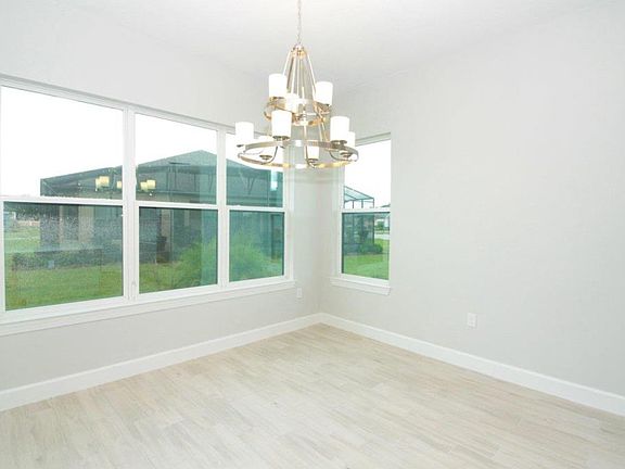 4th image of 953 Walnut Creek Ln