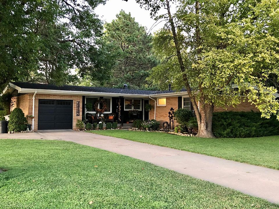1st image of 412 Pembroke Ln