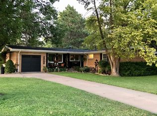 412 Pembroke Ln, Ellinwood, KS 67526