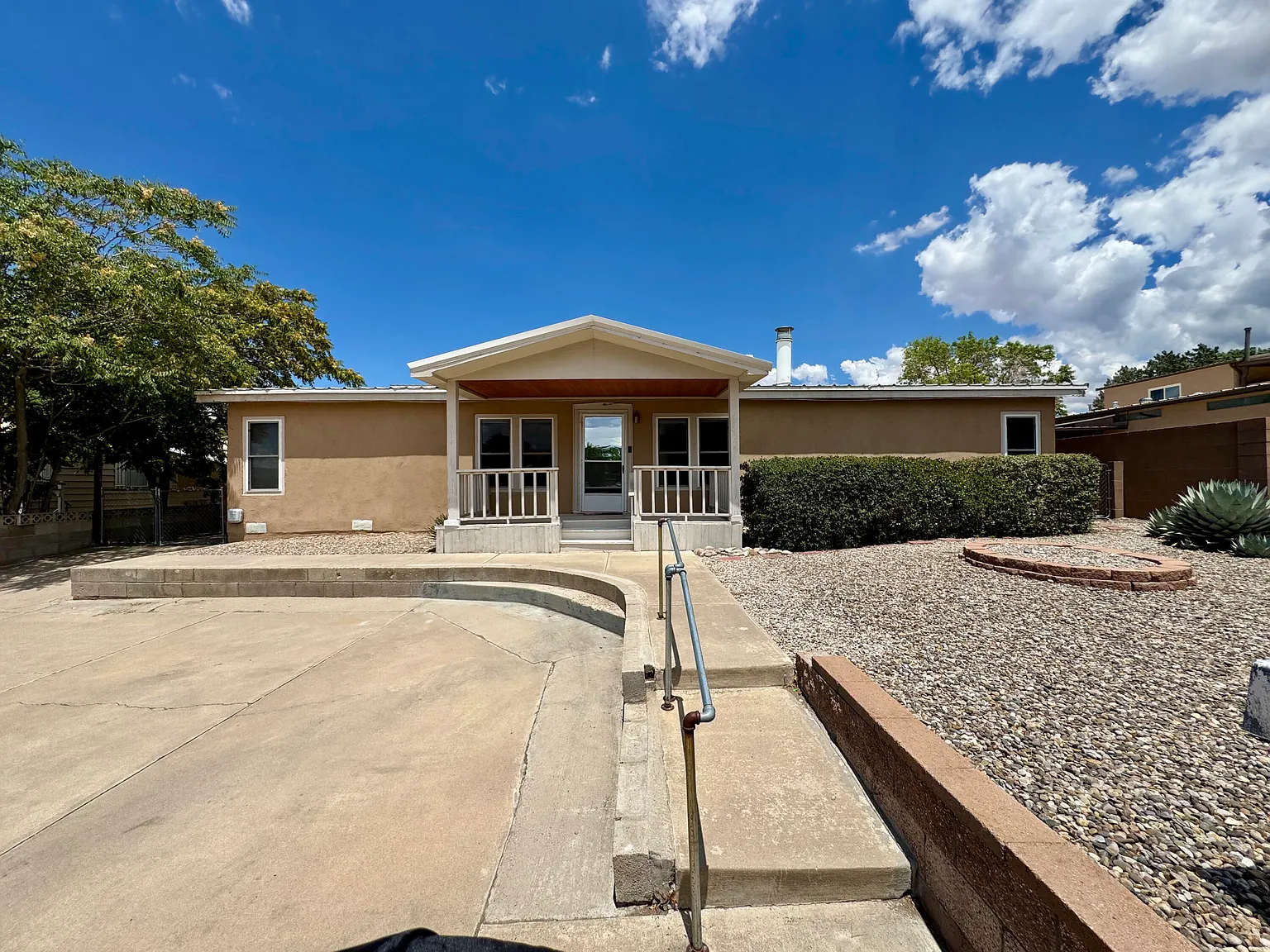 3 bed, 2.0 bath, 1850 sqft, $1,850 — Photo 2