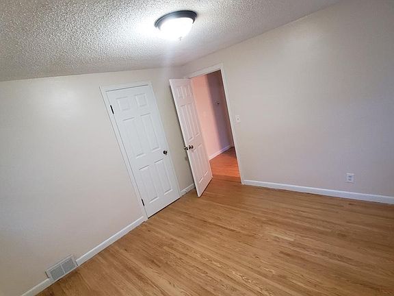 4th image of 321 Crosby Ave Floor 1