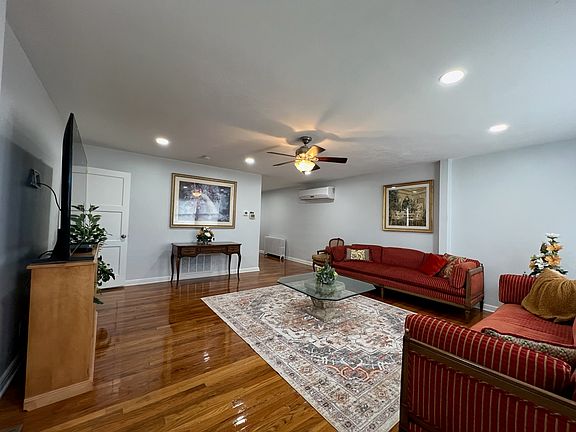 4th image of 9645 Sherwood Pl