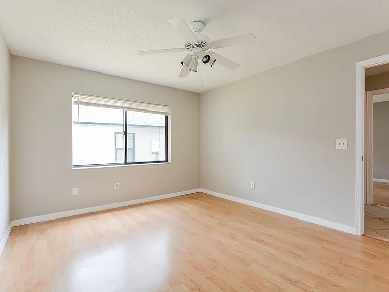 1058 Dees Dr — Photo 10